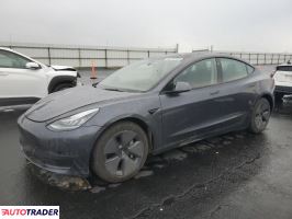 Tesla Model 3 - zobacz ofertę