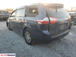 Toyota Sienna 2018 3