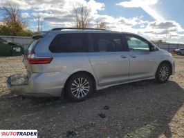 Toyota Sienna 2019 3