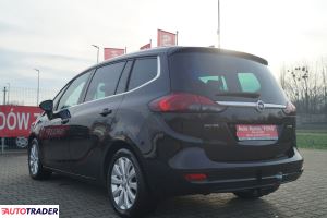Opel Zafira 2017 1.4 140 KM