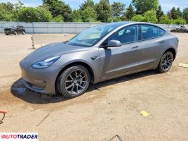 Tesla Model 3 - zobacz ofertę