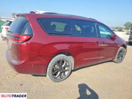 Chrysler Pacifica 2022 3