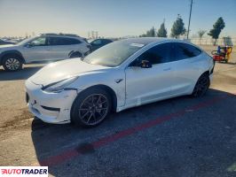 Tesla Model 3 - zobacz ofertę