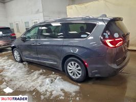 Chrysler Pacifica 2019 3