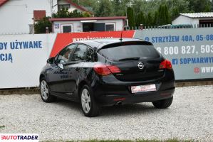Opel Astra 2011 1.4 140 KM