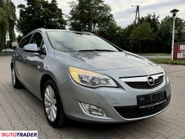 Opel Astra 2011 1.4 140 KM