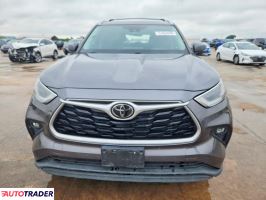 Toyota Highlander 2021 3