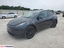 Tesla Model Y 2024