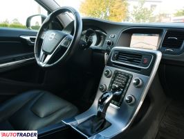 Volvo V60 Cross Country 2018 2.0 245 KM