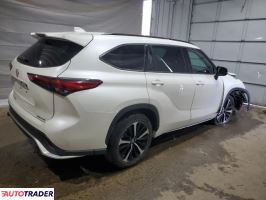 Toyota Highlander 2021 3