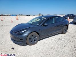 Tesla Model 3 - zobacz ofertę