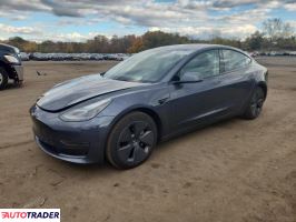 Tesla Model 3 - zobacz ofertę