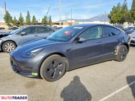 Tesla Model 3 - zobacz ofertę