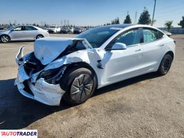Tesla Model 3 - zobacz ofertę
