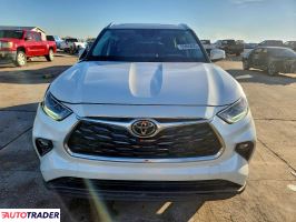 Toyota Highlander 2021 3