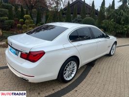 BMW 750 2015 4.4 450 KM