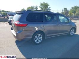 Toyota Sienna 2019 3