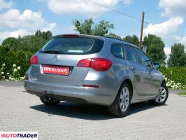 Opel Astra 2014 1.4 100 KM